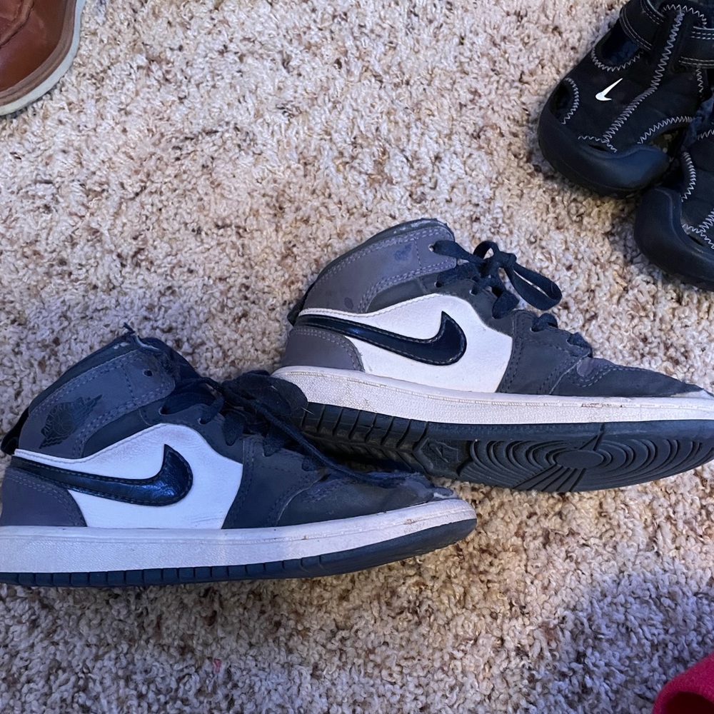 Jordan 1s - Picture 2 of 2